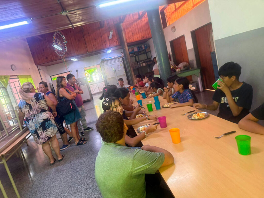 Visitando las Escuelas Abierta de Verano con la nutricionista